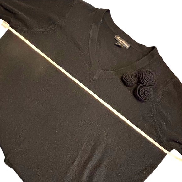 Black Womens V-Neck Sweater with Rosettes 1X EUC - Picture 8 of 16
